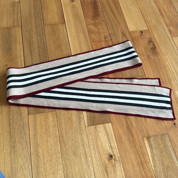 Extra long Burberry scarf - Picture 1 of 4